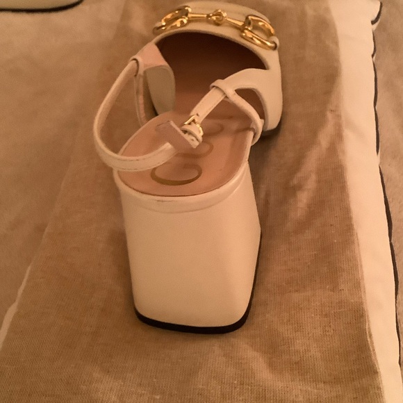 Gucci Cream Flats with Gold Detailing - Picture 9 of 11